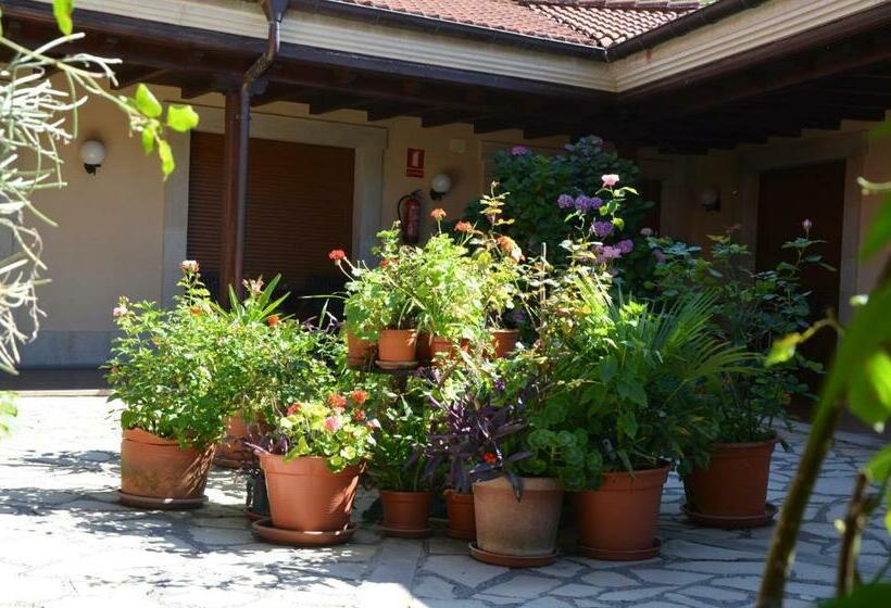 בית מלון כפרי Arenas De Cabrales Apartamentos