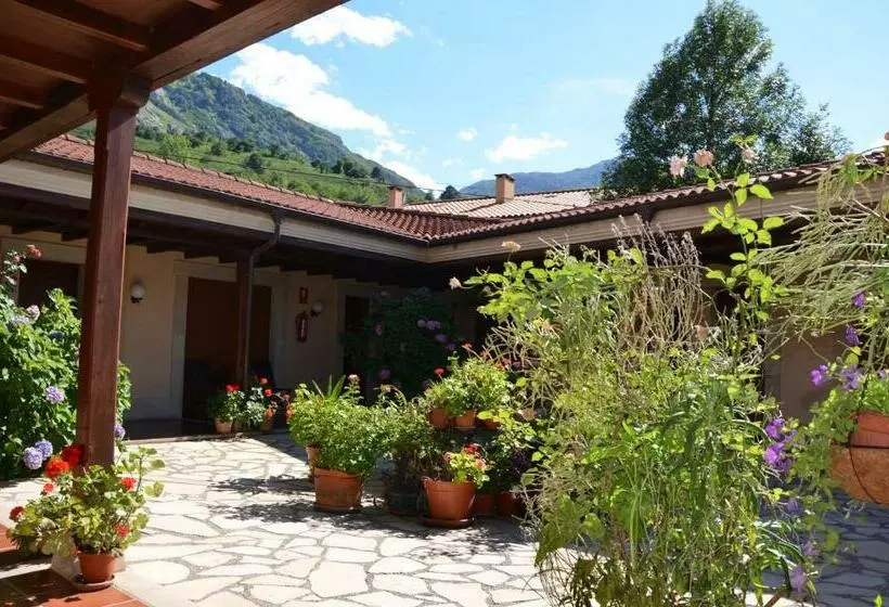 هتل Arenas De Cabrales  Apartamentos
