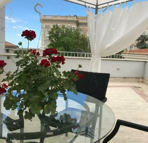 تختخواب و صبحانه Mà Maison