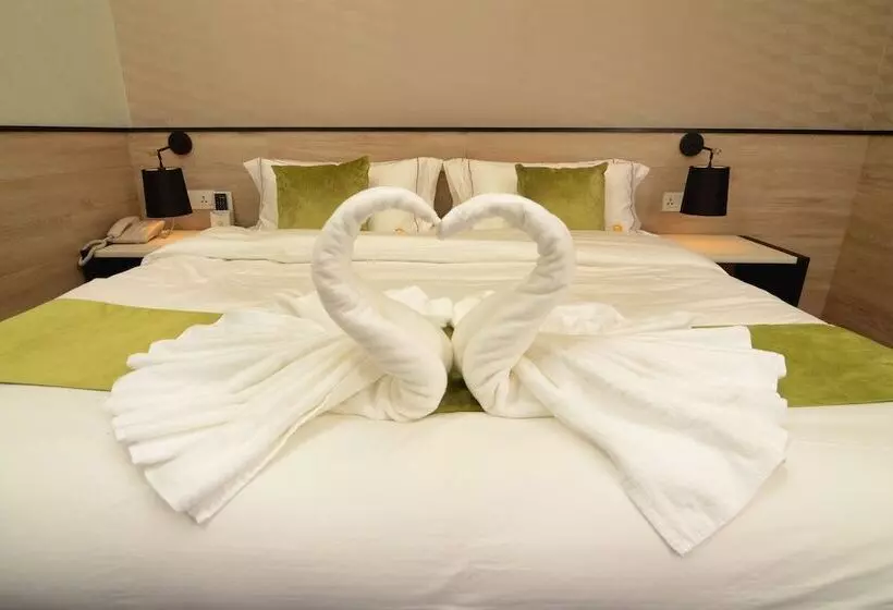 Golden Roof Hotel, Seri Iskandar