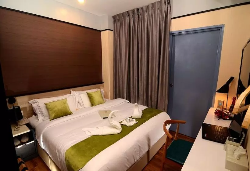 Golden Roof Hotel, Seri Iskandar