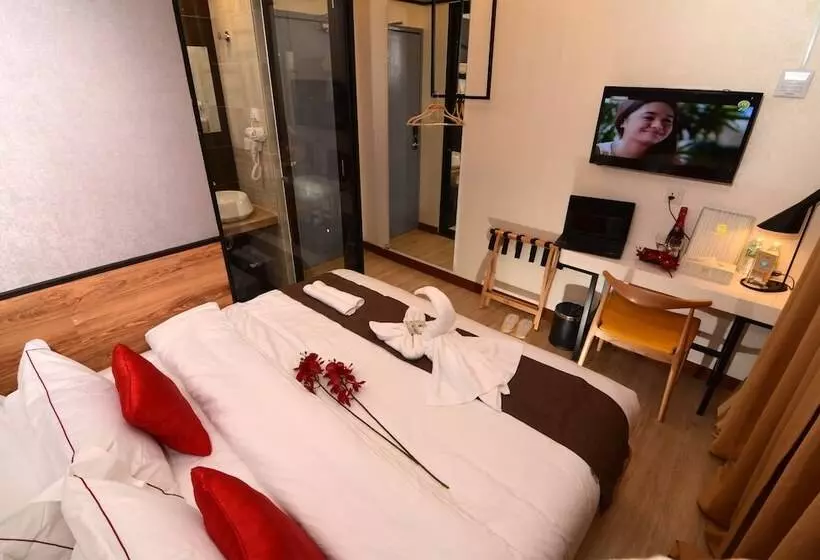 Golden Roof Hotel, Seri Iskandar