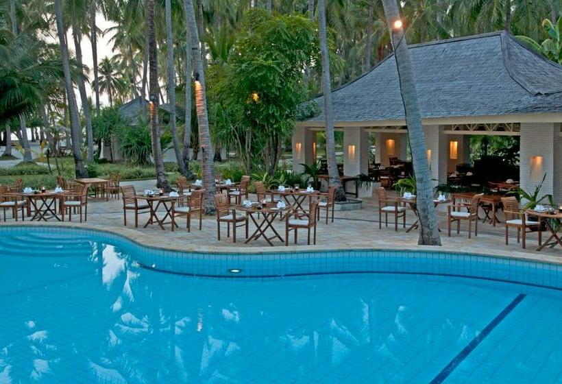 Hotel Kura Kura Resort