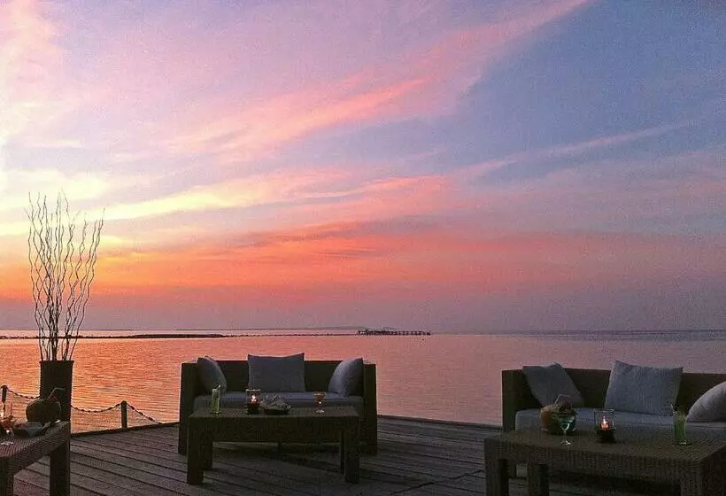 Hotelli Kura Kura Resort