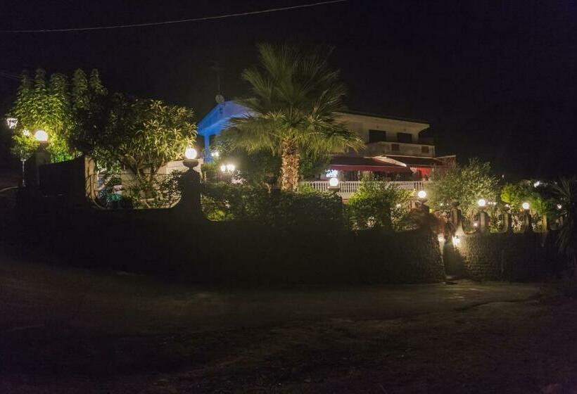 Пансион Chiaro Di Luna