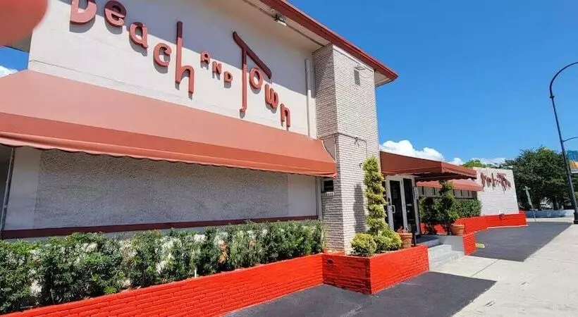 Beach And Town Motel