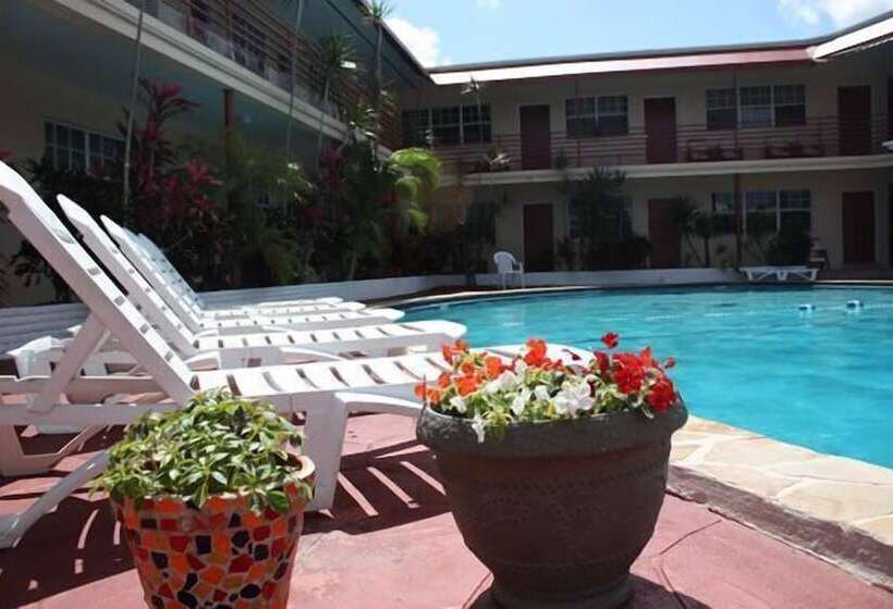 Beach And Town Motel