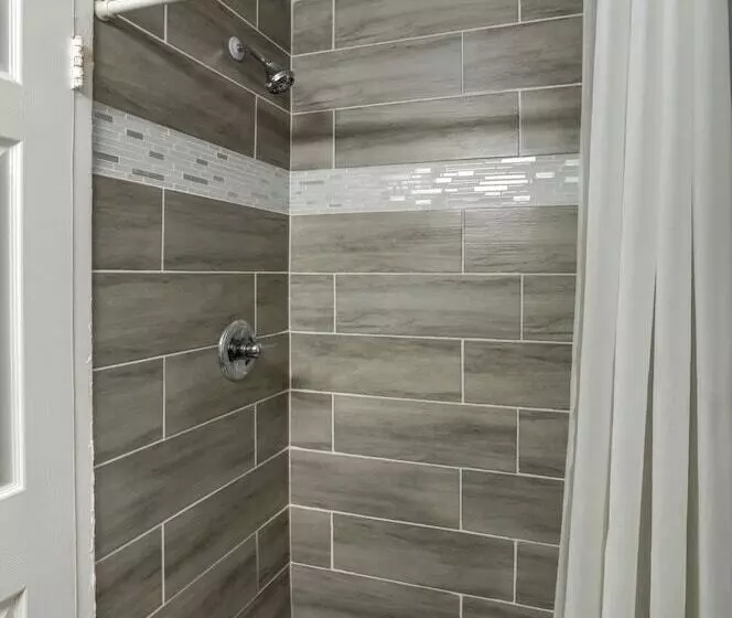 Beach And Town Motel