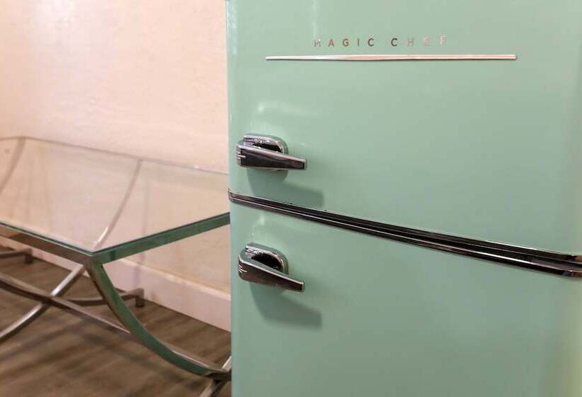 Beach And Town Motel