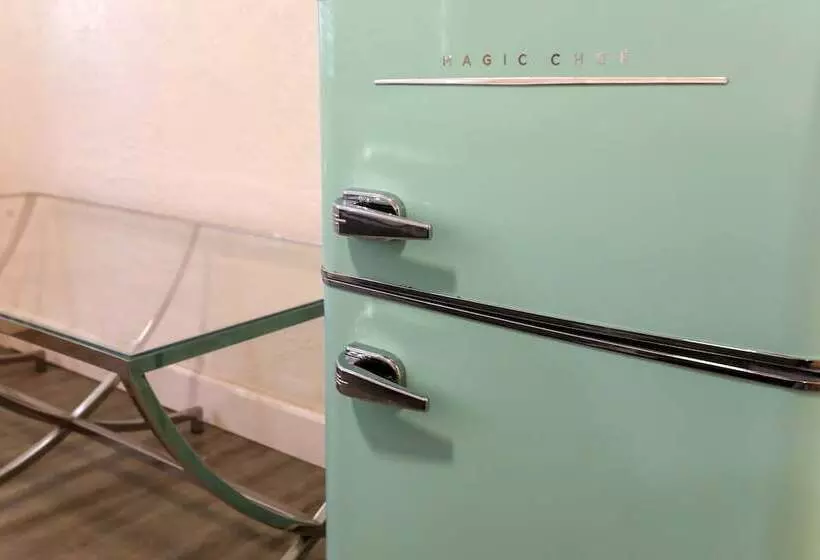 Beach And Town Motel