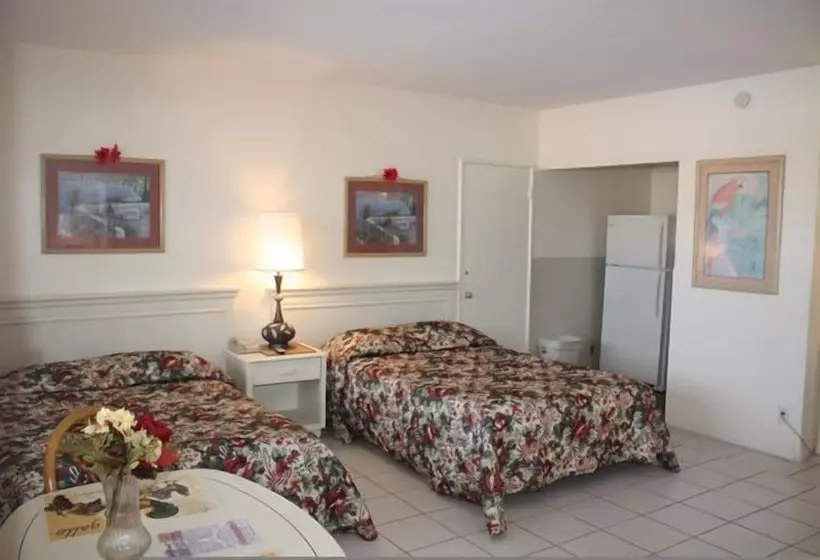 Beach And Town Motel