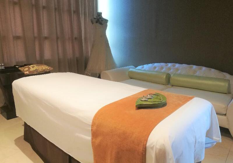 Generations Riviera Maya Family Resort Catamarán, Aqua Nick & More Inclusive