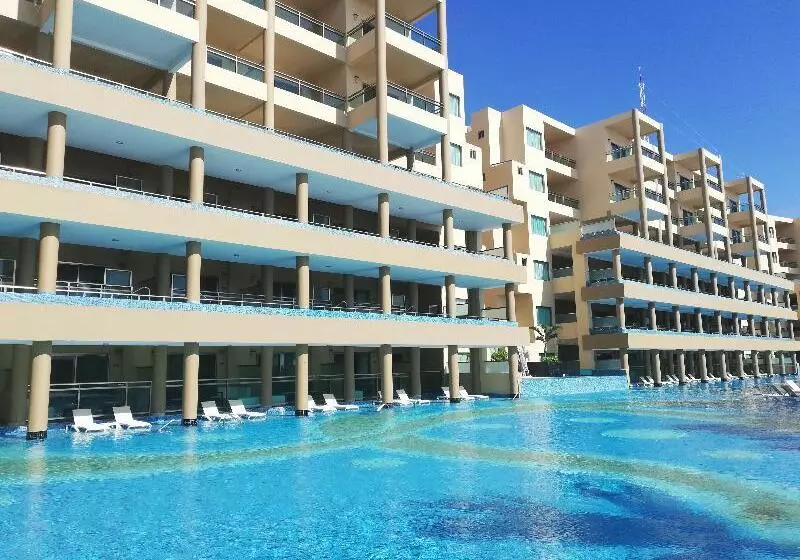 Generations Riviera Maya Family Resort Catamarán, Aqua Nick & More Inclusive