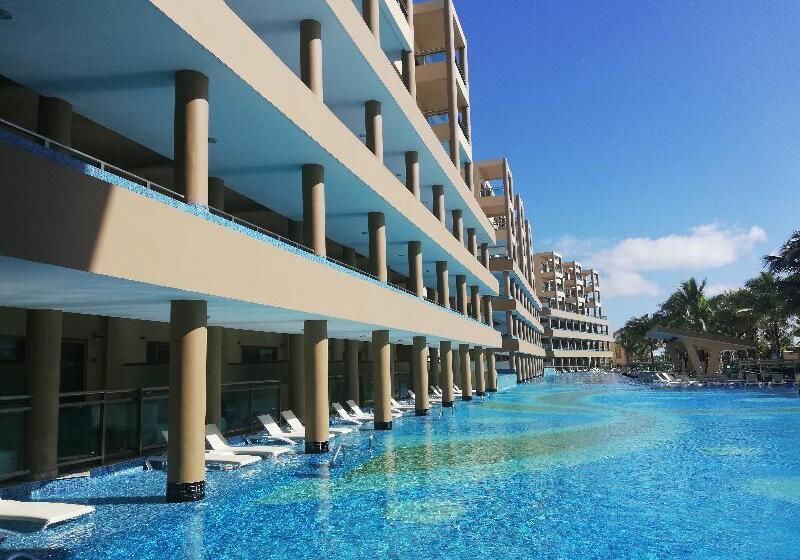 Generations Riviera Maya Family Resort Catamarán, Aqua Nick & More Inclusive