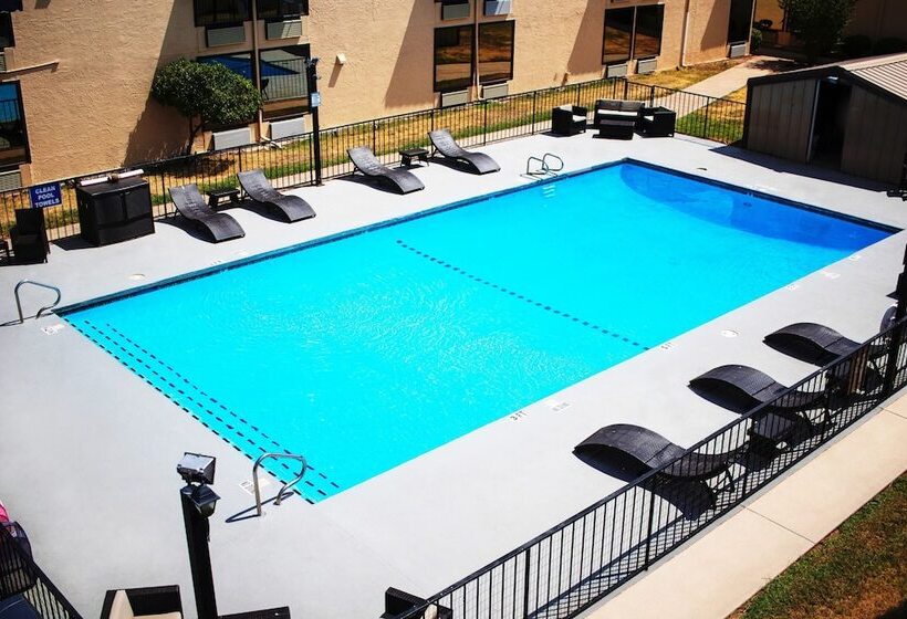 فندق Abilene Whitten Inn