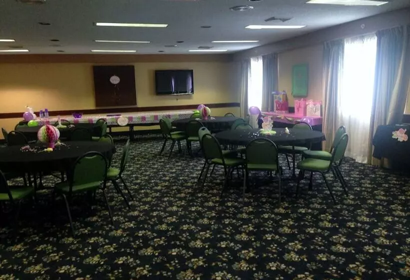 ホテル Baymont By Wyndham Greensburg