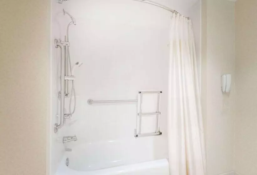 ホテル Baymont By Wyndham Greensburg