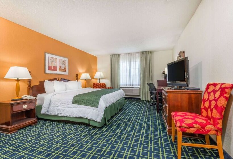 ホテル Baymont By Wyndham Greensburg