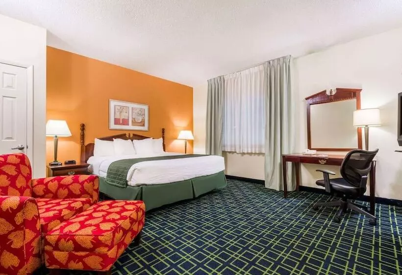 ホテル Baymont By Wyndham Greensburg