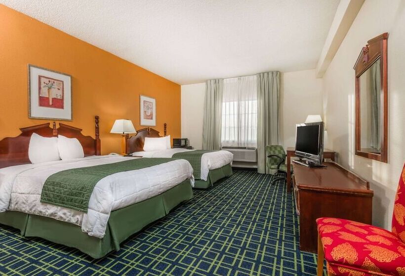 ホテル Baymont By Wyndham Greensburg