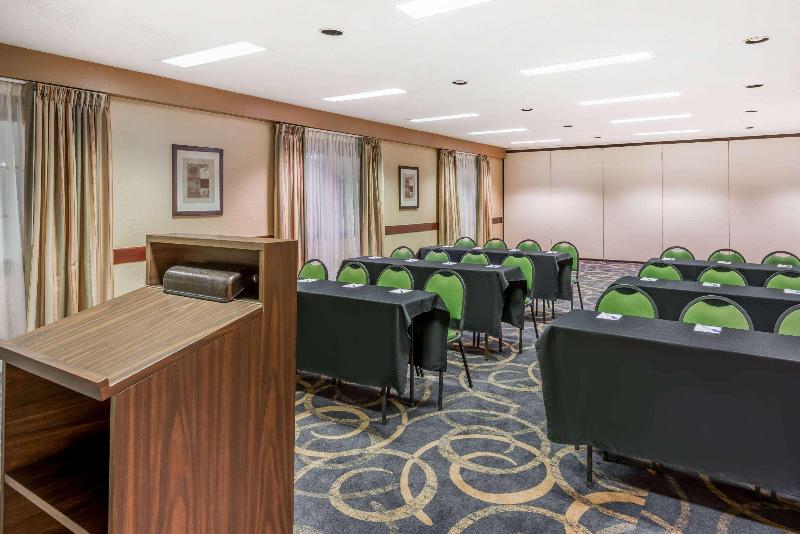 ホテル Baymont By Wyndham Greensburg