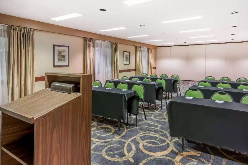 ホテル Baymont By Wyndham Greensburg