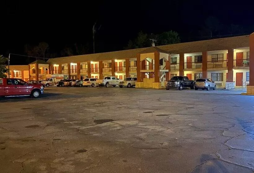 ホテル Budget Inn & Suites