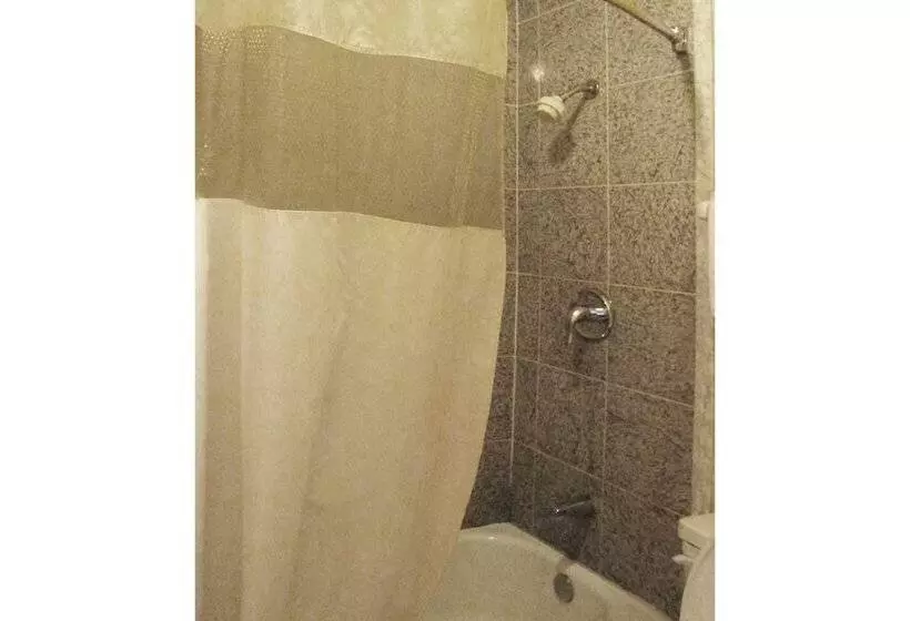 ホテル Budget Inn & Suites