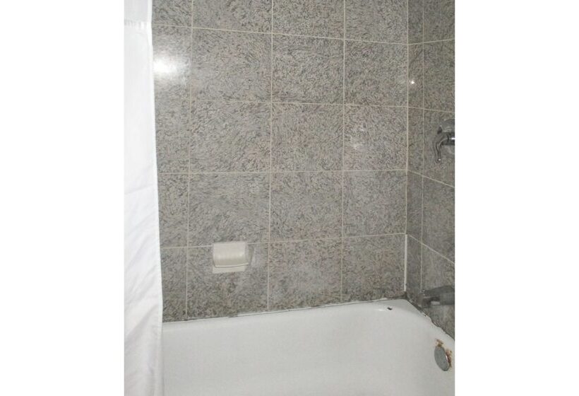 Отель Budget Inn & Suites