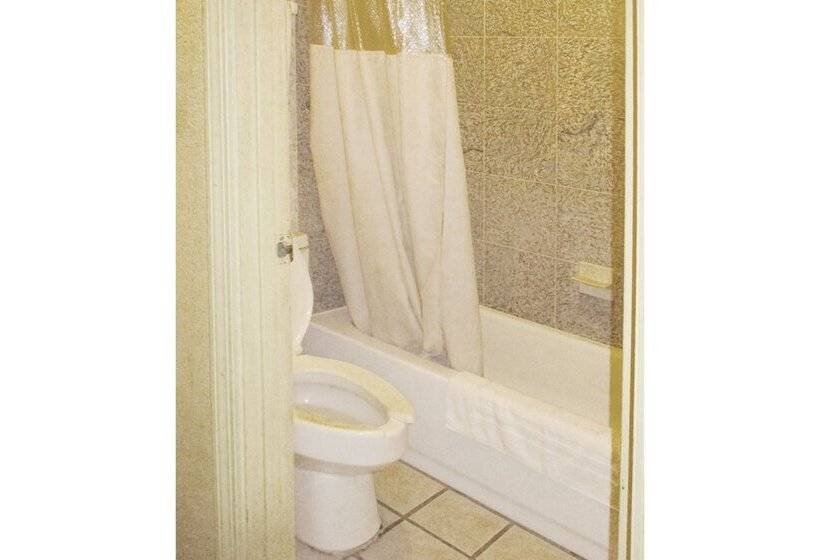 Отель Budget Inn & Suites