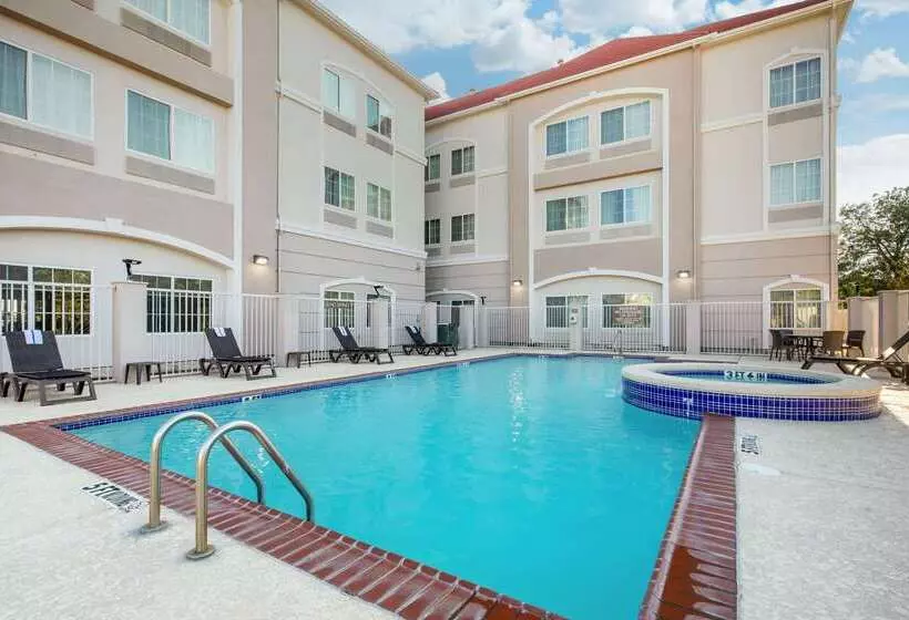 Hotelli Comfort Inn & Suites Cedar Hill Duncanville