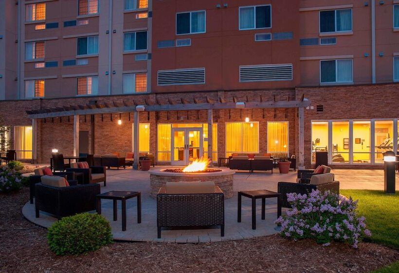 호텔 Courtyard Milwaukee Airport