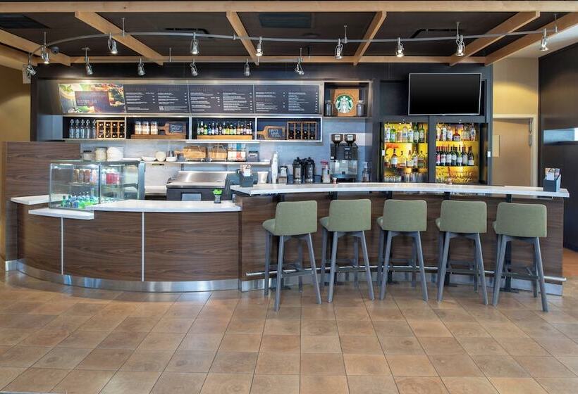 호텔 Courtyard Milwaukee Airport