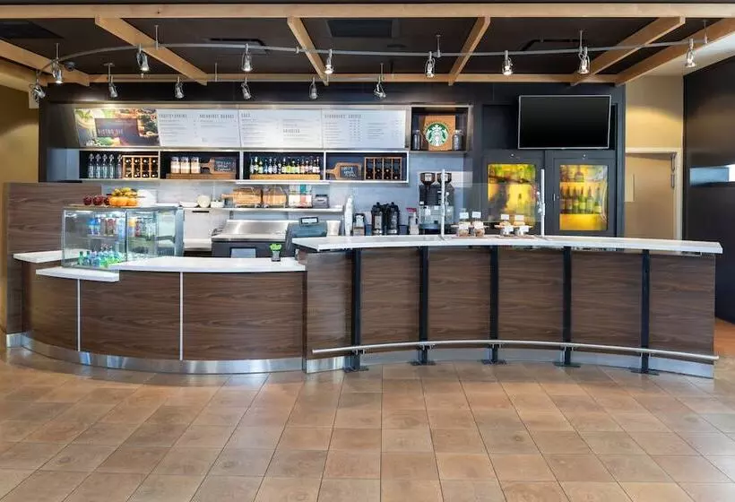 בית מלון כפרי Courtyard Milwaukee Airport