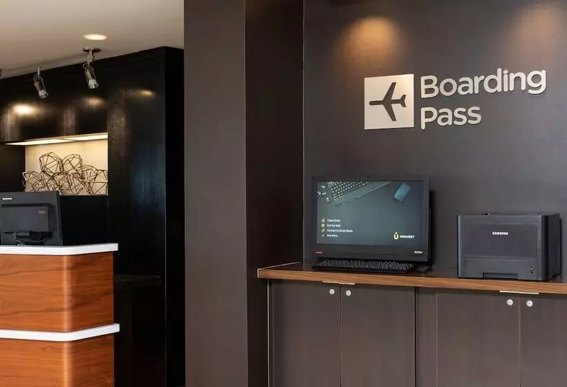 בית מלון כפרי Courtyard Milwaukee Airport