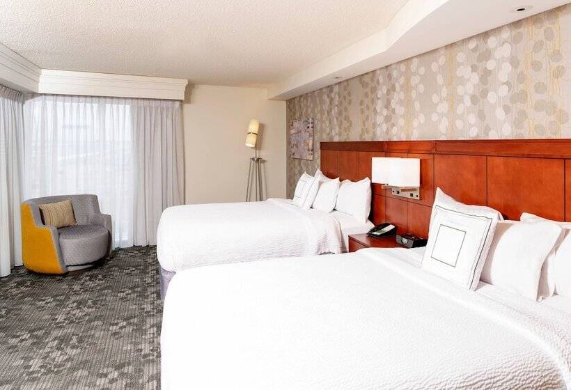 호텔 Courtyard Milwaukee Airport