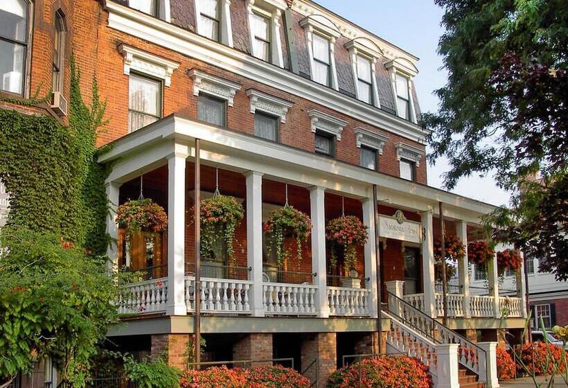 فندق Saratoga Arms