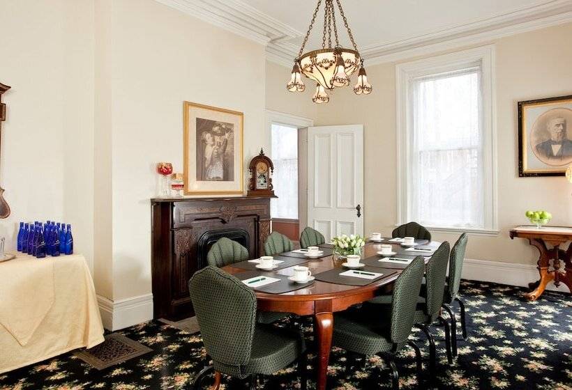 فندق Saratoga Arms