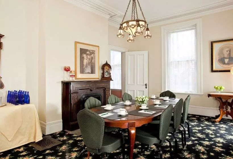 酒店 Saratoga Arms