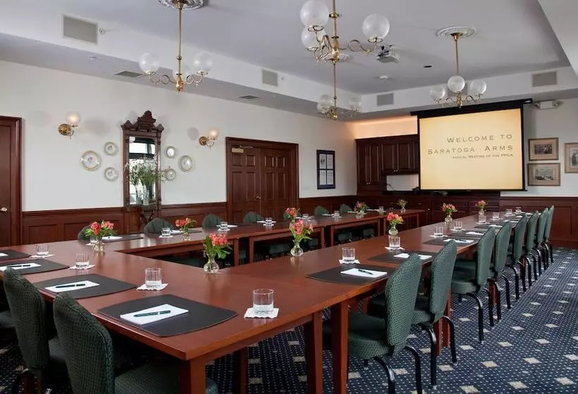 酒店 Saratoga Arms