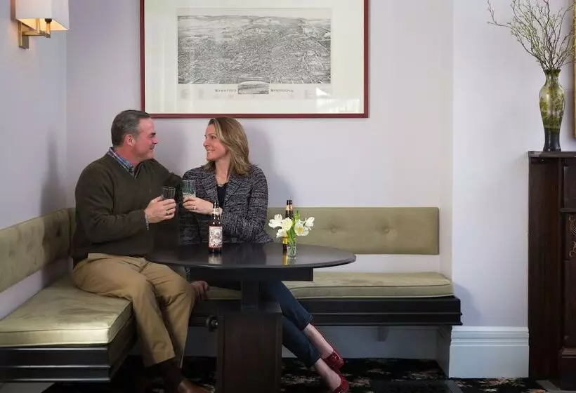 酒店 Saratoga Arms