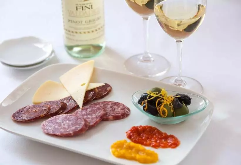 酒店 Saratoga Arms