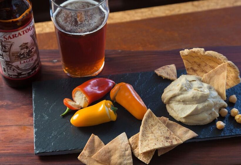 فندق Saratoga Arms