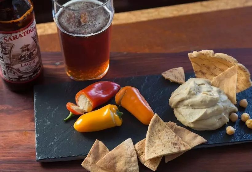 酒店 Saratoga Arms