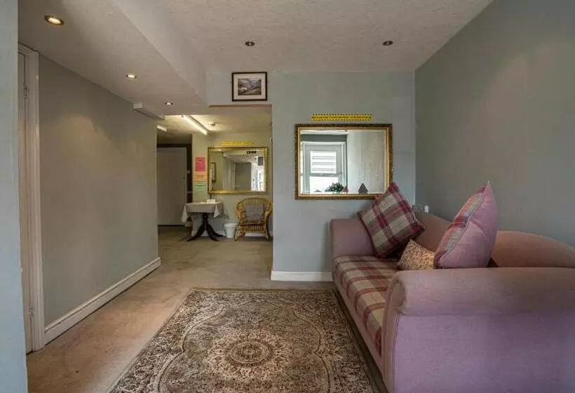 בית מלון כפרי The Central