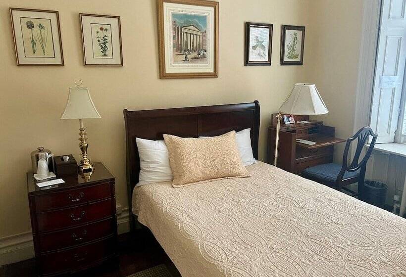 בית מלון כפרי The College Club Of Boston