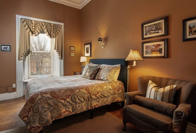 בית מלון כפרי The College Club Of Boston