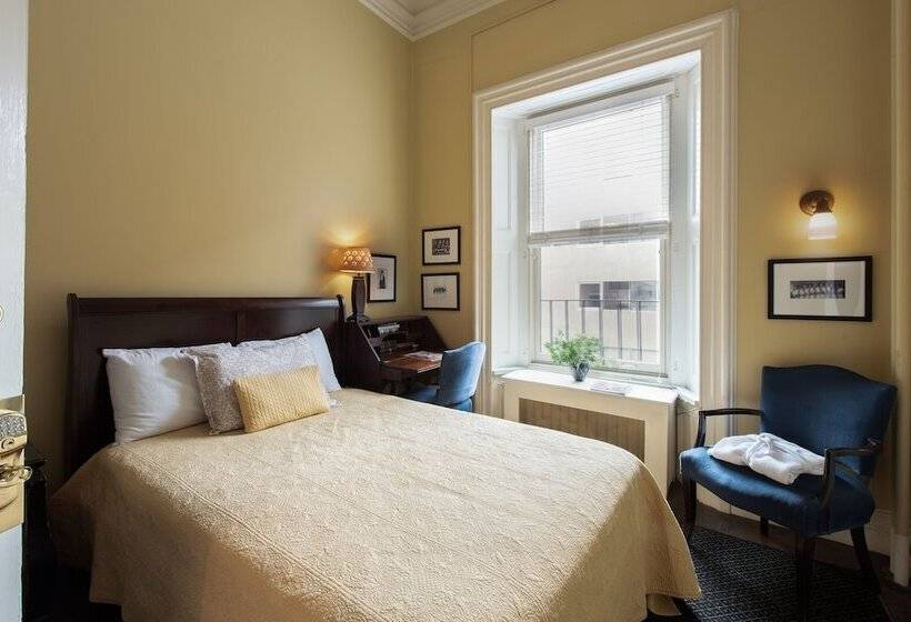 בית מלון כפרי The College Club Of Boston