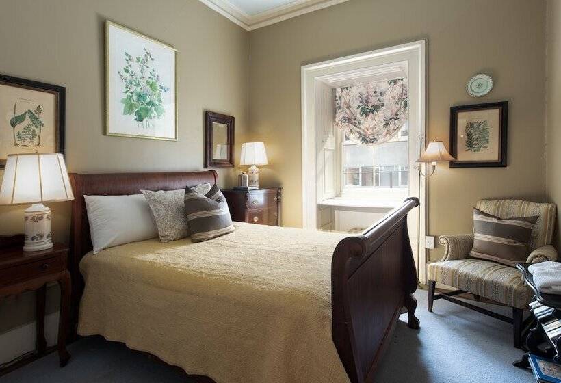 בית מלון כפרי The College Club Of Boston