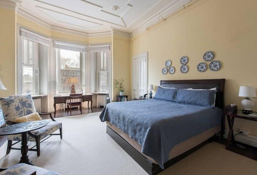 בית מלון כפרי The College Club Of Boston